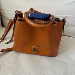 Dooney and bourke Barlow bucket bag